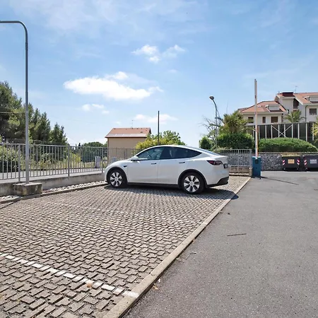 Di Diana דיאנו קסטלו